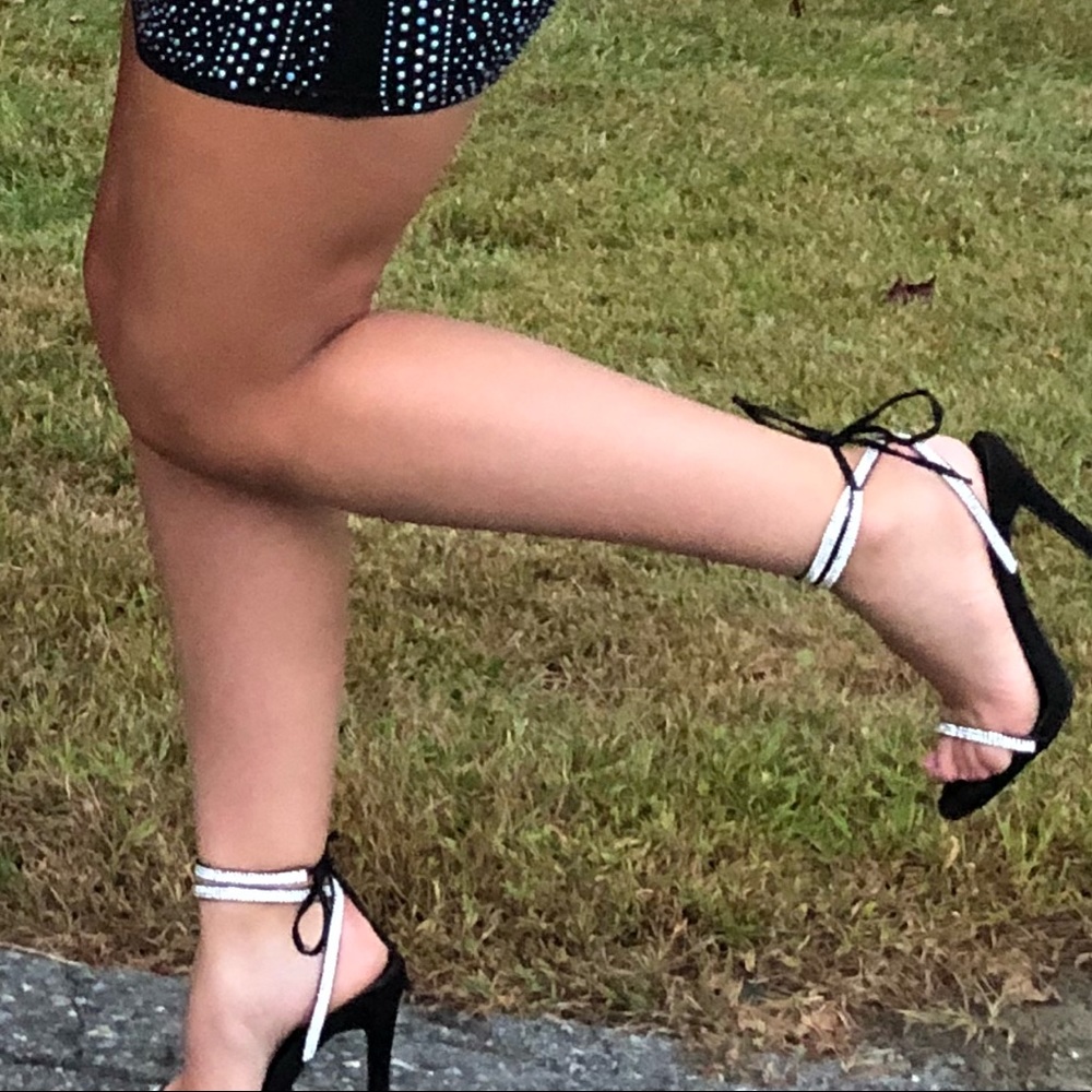 Heels - Picture 3 of 3